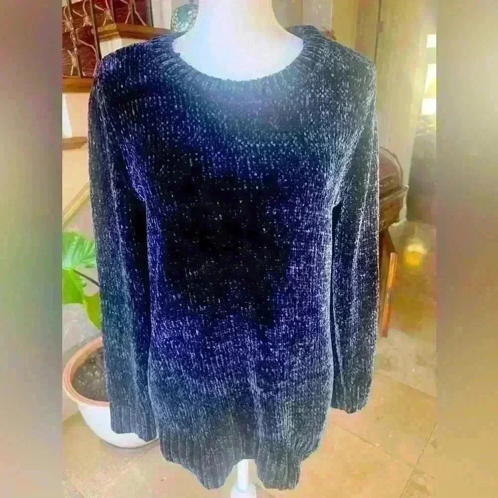 Orvis ladies crewneck long sleeve sweater medium. Excellent condition. Dark Navy - Picture 5 of 11